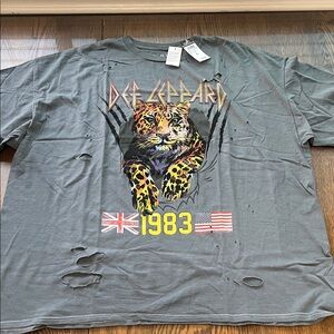Rue21 Gray Def Leppard Graphic Tee